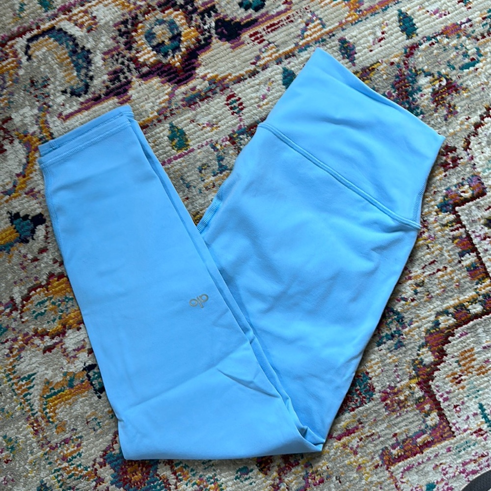 alo airbrush leggings in light blue xl